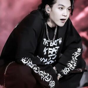 22a409af9614cb697de5d095b9856f7c SUGA VETEMENTS